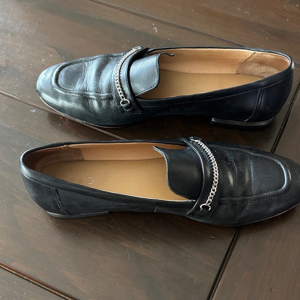 Elegant Black Leather Women's Loafers with Chain Accent